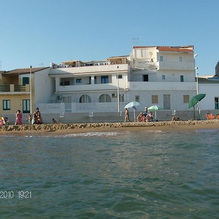 Plaza Beach Hostel Santa Croce Camerina Exterior photo