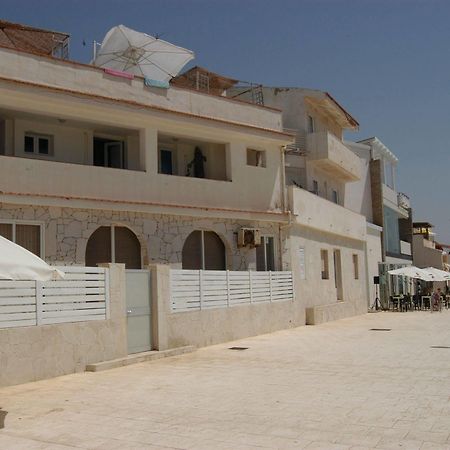 Plaza Beach Hostel Santa Croce Camerina Exterior photo