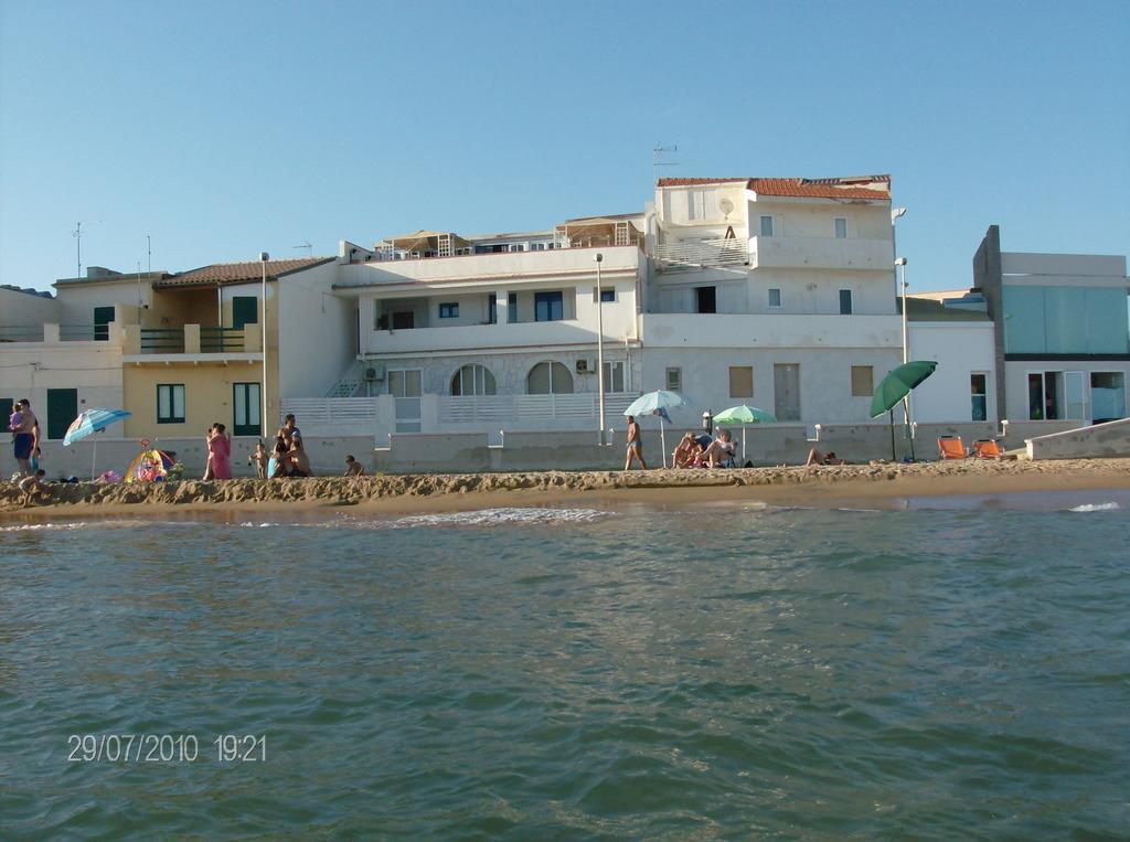 Plaza Beach Hostel Santa Croce Camerina Exterior photo