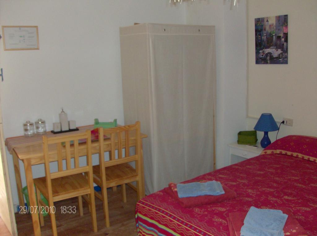 Plaza Beach Hostel Santa Croce Camerina Room photo