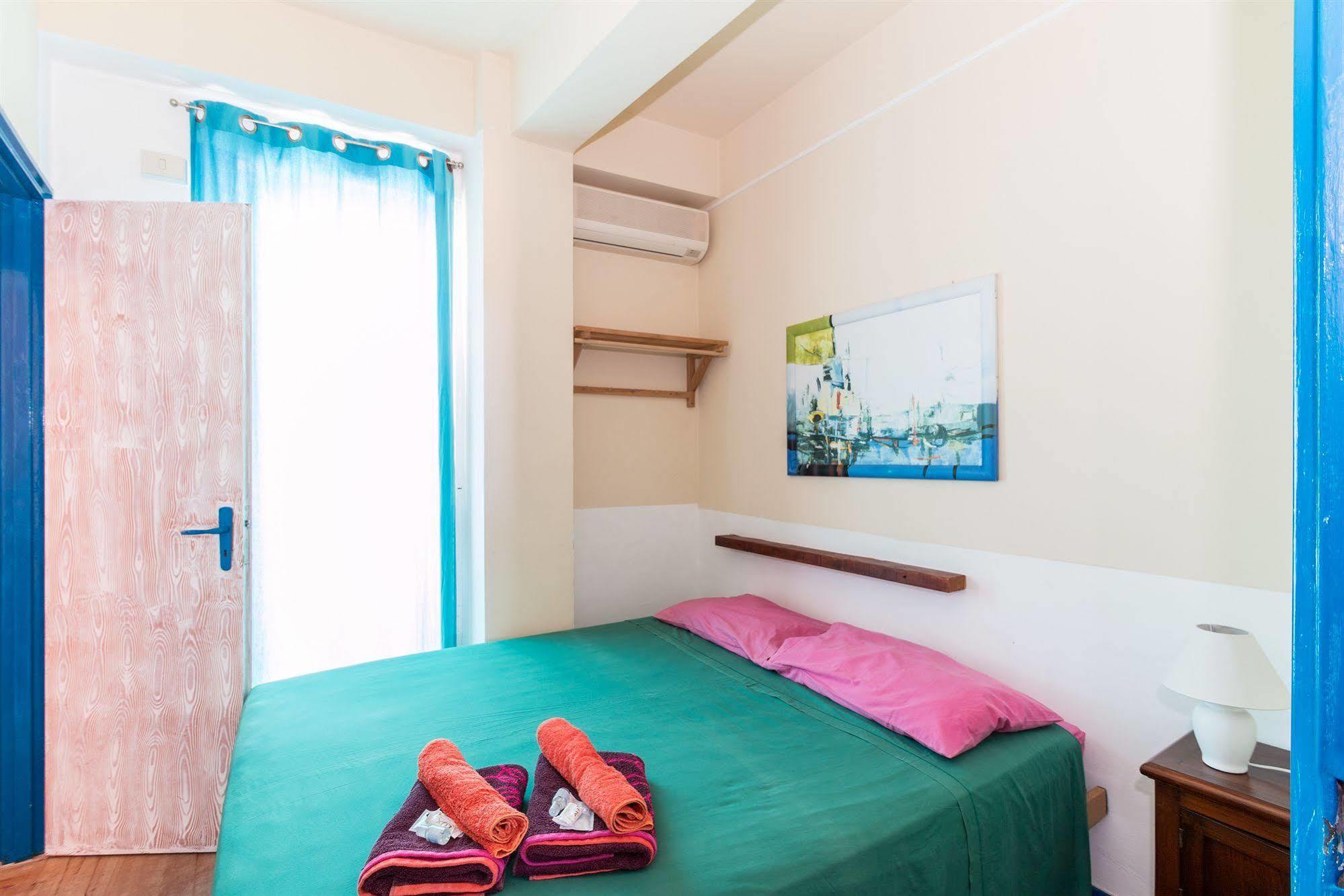 Plaza Beach Hostel Santa Croce Camerina Exterior photo