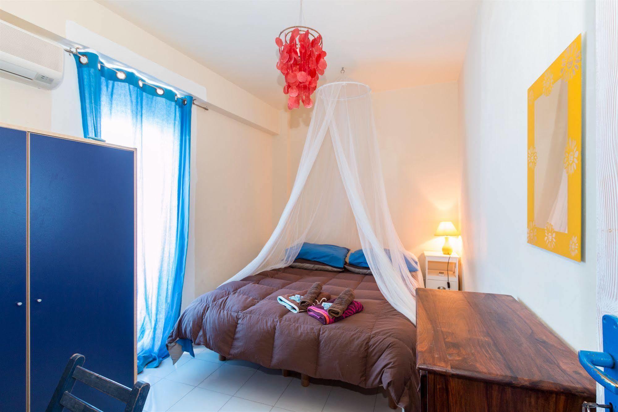Plaza Beach Hostel Santa Croce Camerina Exterior photo