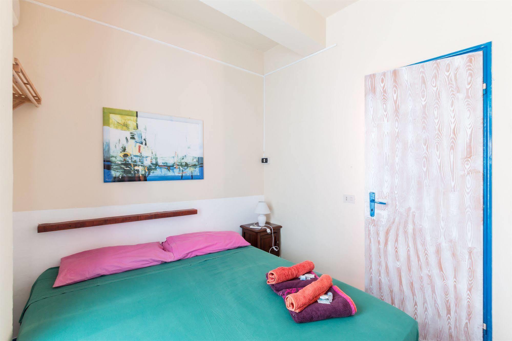 Plaza Beach Hostel Santa Croce Camerina Exterior photo