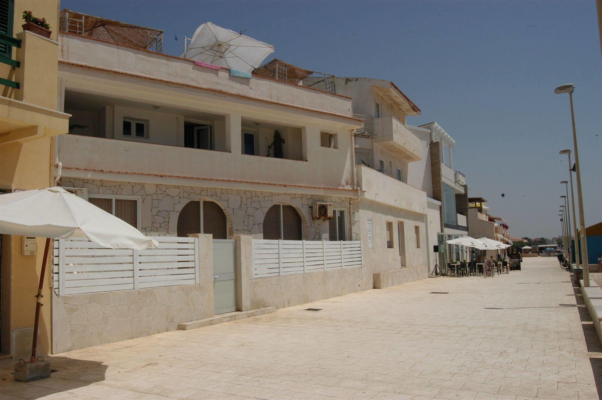 Plaza Beach Hostel Santa Croce Camerina Exterior photo