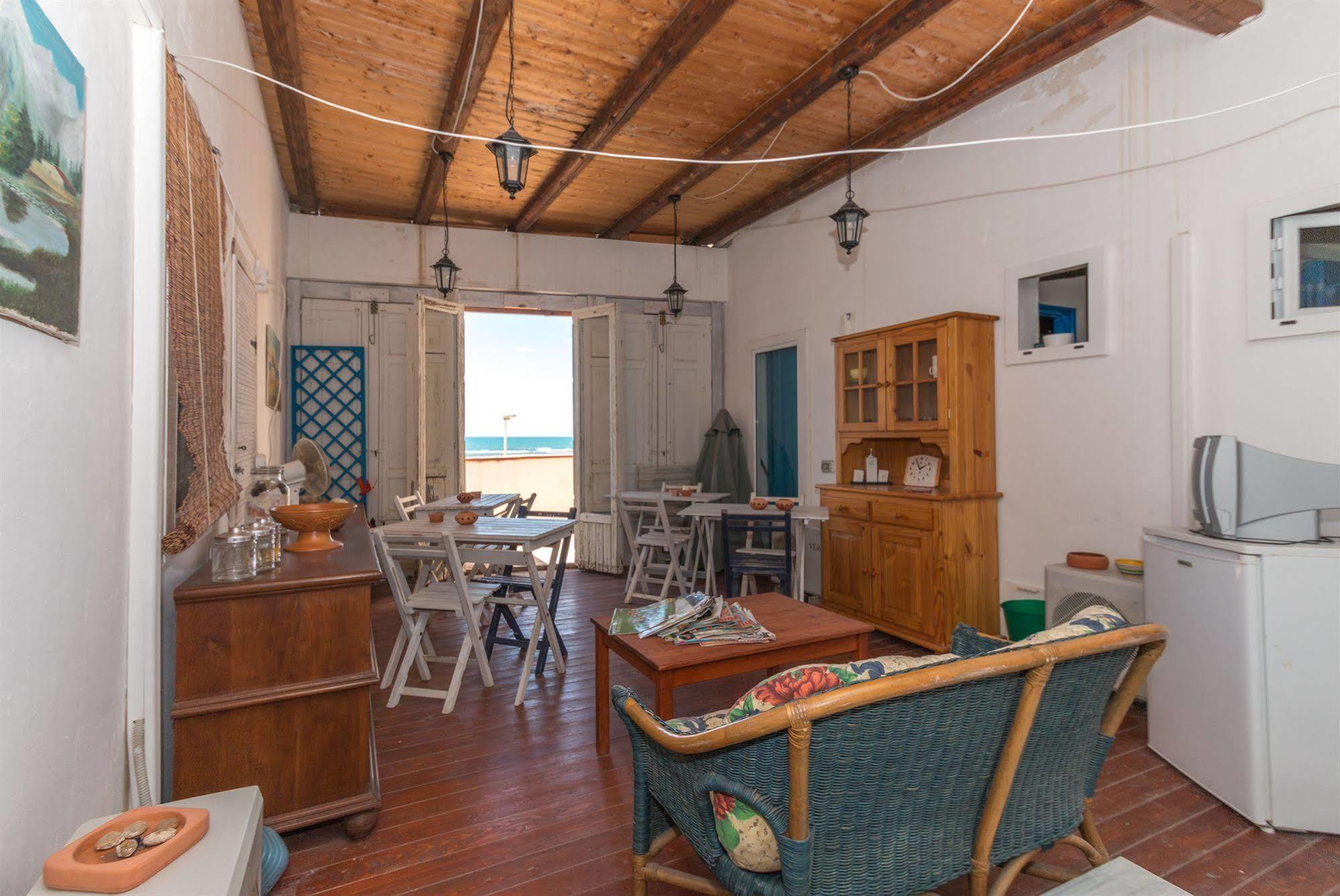 Plaza Beach Hostel Santa Croce Camerina Exterior photo