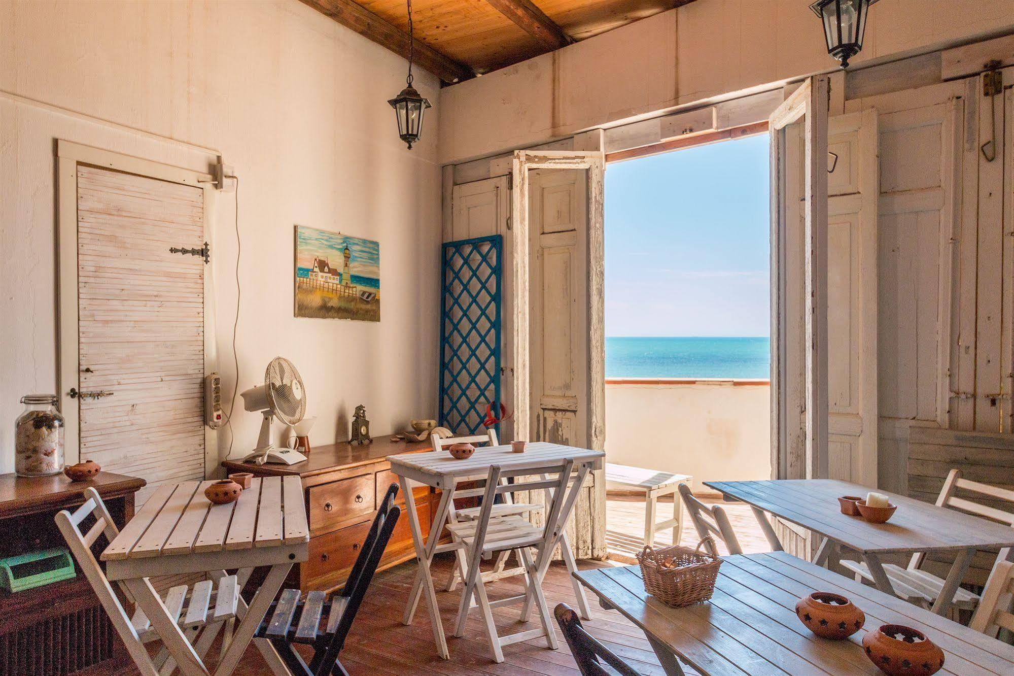 Plaza Beach Hostel Santa Croce Camerina Exterior photo